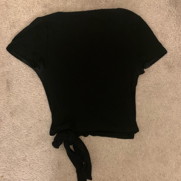 Black slightly cropped shirt - Picture 3 of 3